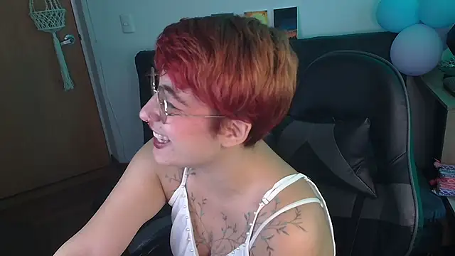 Miacatsito3 online show from 11/22/25, 08:51