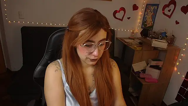 Snapshot of Miacatsito3 chatting on 05/19/26, 05:03 Miacatsito3 online show from 05/19/26, 05:03