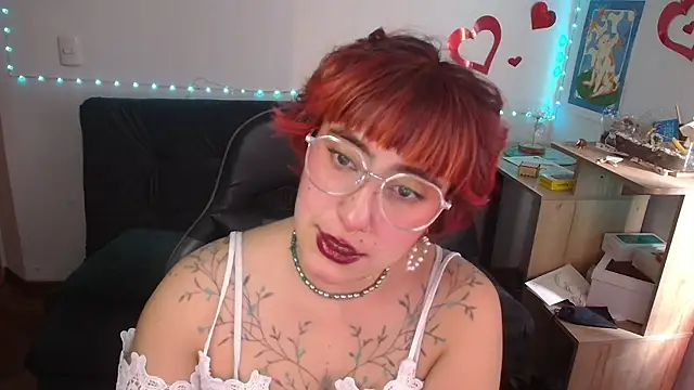 Snapshot of Miacatsito3 chatting on 04/24/26, 08:22 Miacatsito3 online show from 04/24/26, 08:22