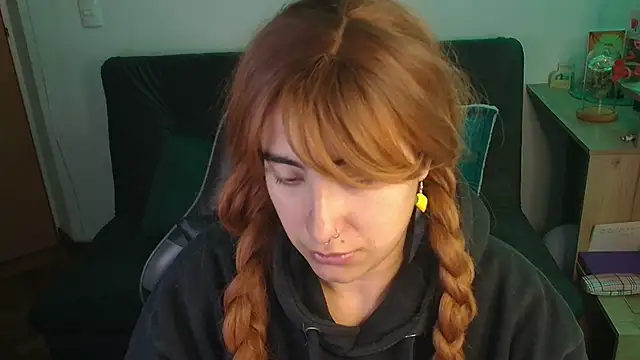 Snapshot of Miacatsito3 chatting on 12/23/25, 02:22 Miacatsito3 online show from 12/23/25, 02:22