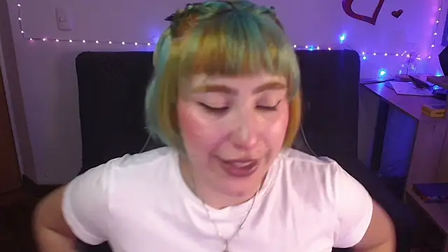 Snapshot of Miacatsito3 chatting on 07/08/26, 12:57 Miacatsito3 online show from 07/08/26, 12:57