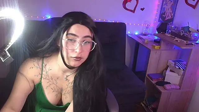 Snapshot of Miacatsito3 chatting on 06/01/26, 04:13 Miacatsito3 online show from 06/01/26, 04:13