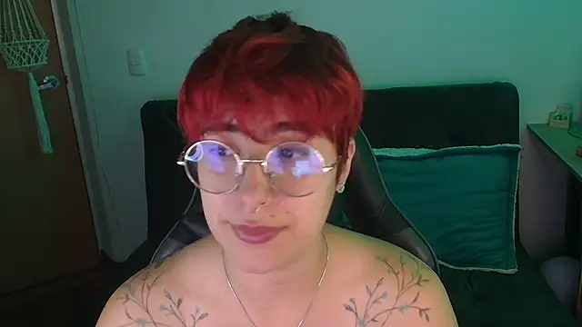 Snapshot of Miacatsito3 chatting on 12/20/25, 03:53 Miacatsito3 online show from 12/20/25, 03:53