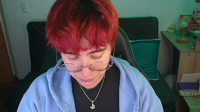 Snapshot of Miacatsito3 chatting on 12/21/25, 02:57 Miacatsito3 online show from 12/21/25, 02:57