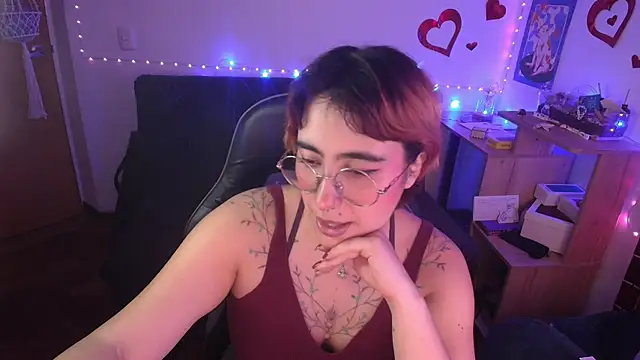 Snapshot of Miacatsito3 chatting on 04/22/26, 05:36 Miacatsito3 online show from 04/22/26, 05:36