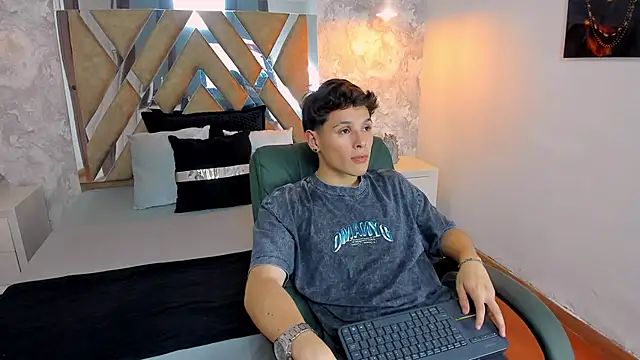 kraven lust online show from 11/02/25, 03:44