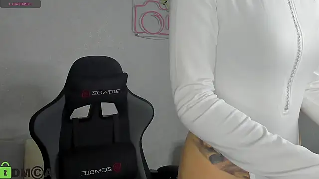 Amanda Reedd online show from 10/16/25, 01:58