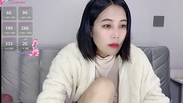 Snapshot of Miraitowa_ chatting on 01/13/26, 03:21 Miraitowa online show from 01/13/26, 03:21