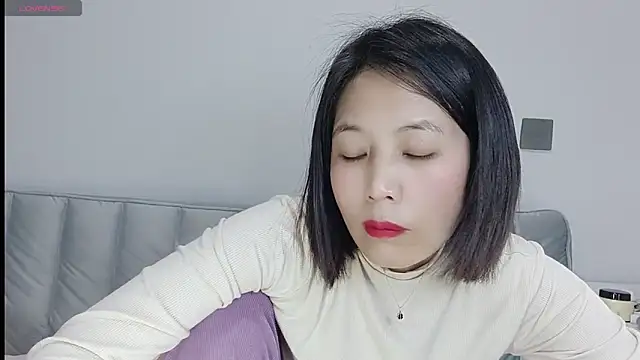 Snapshot of Miraitowa_ chatting on 02/18/26, 03:52 Miraitowa online show from 02/18/26, 03:52