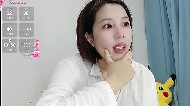 Snapshot of Miraitowa_ chatting on 06/27/26, 10:49 Miraitowa online show from 06/27/26, 10:49