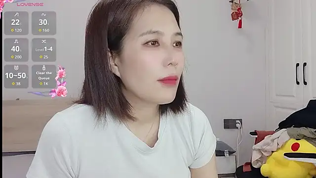 Snapshot of Miraitowa_ chatting on 06/11/26, 02:11 Miraitowa online show from 06/11/26, 02:11