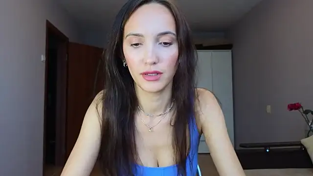 Snapshot of Lillian-Clark chatting on 10/15/25, 09:39 Lillian-Clark online show from 10/15/25, 09:39