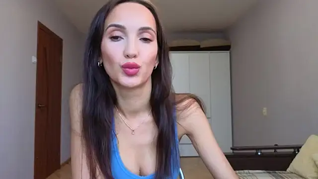 Snapshot of Lillian-Clark chatting on 11/03/25, 11:14 Lillian-Clark online show from 11/03/25, 11:14