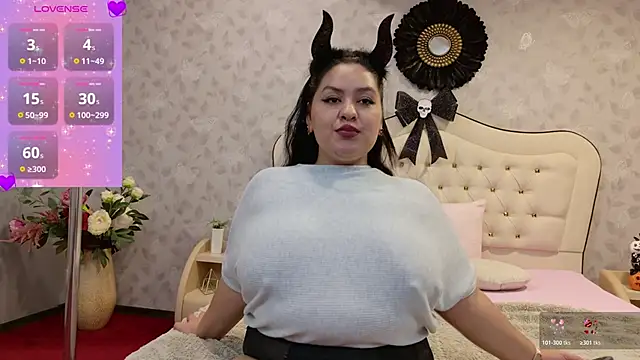 Snapshot of CurvyAleya chatting on 10/17/25, 10:44 CurvyAleya online show from 10/17/25, 10:44