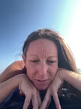 Kristinatreize online show from 10/12/25, 09:43