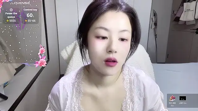 Snapshot of janequeen chatting on 02/07/26, 02:36 janequeen online show from 02/07/26, 02:36