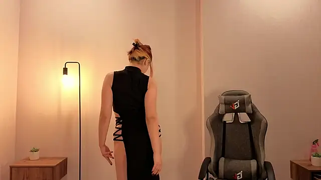 Snapshot of Frences_Eyes chatting on 12/04/25, 01:32 Frences Eyes online show from 12/04/25, 01:32