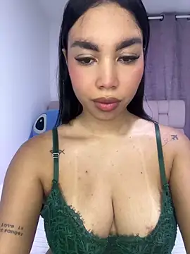 karolaalcendra online show from 12/18/25, 03:55