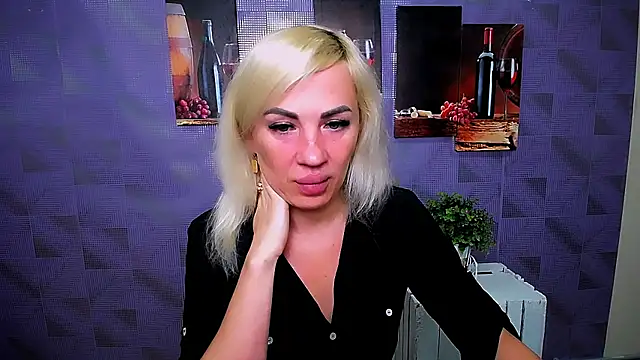 EmmaCat  online show from 09/18/25, 05:32