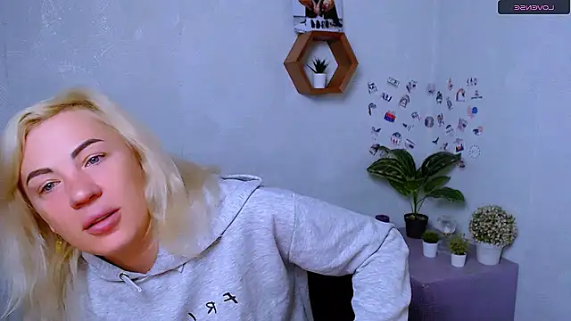 EmmaCat  online show from 10/16/25, 04:10