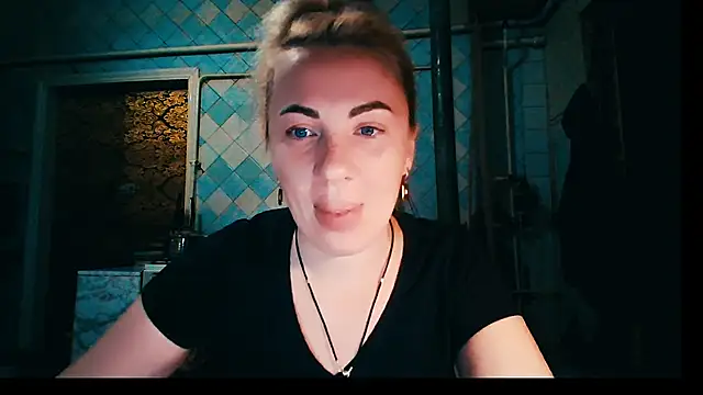 EmmaCat  online show from 11/28/25, 06:46