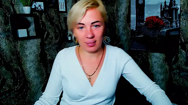 EmmaCat  online show from 10/12/25, 05:09