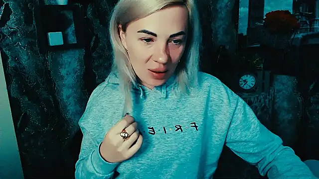 EmmaCat  online show from 10/27/25, 06:25