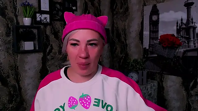 EmmaCat  online show from 04/10/26, 05:25