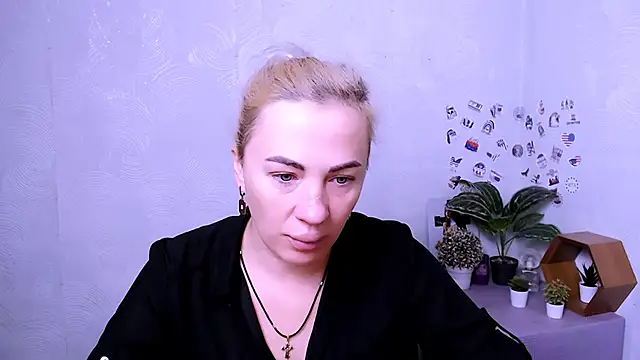 EmmaCat  online show from 11/05/25, 04:37