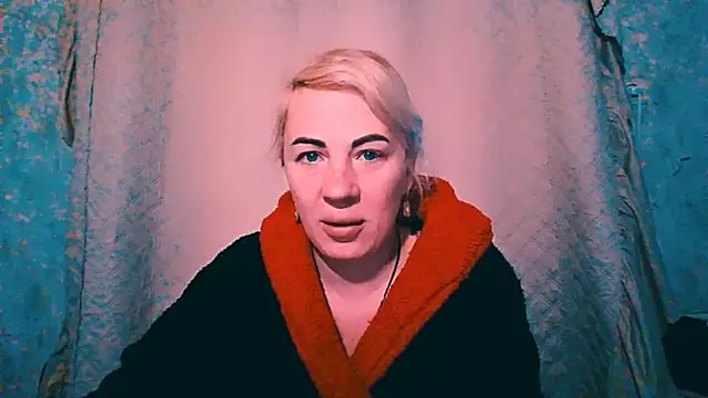 EmmaCat  online show from 10/18/25, 05:09