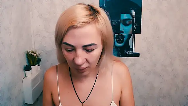 EmmaCat  online show from 12/01/25, 06:14