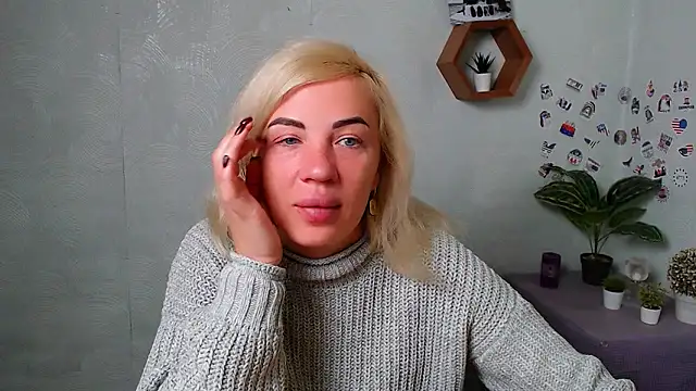 EmmaCat  online show from 10/10/25, 04:02