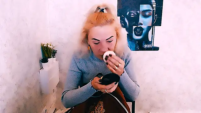 EmmaCat  online show from 10/14/25, 05:30