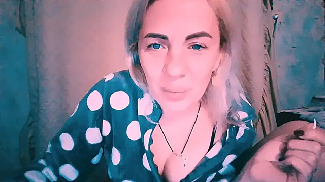 EmmaCat  online show from 10/30/25, 07:44