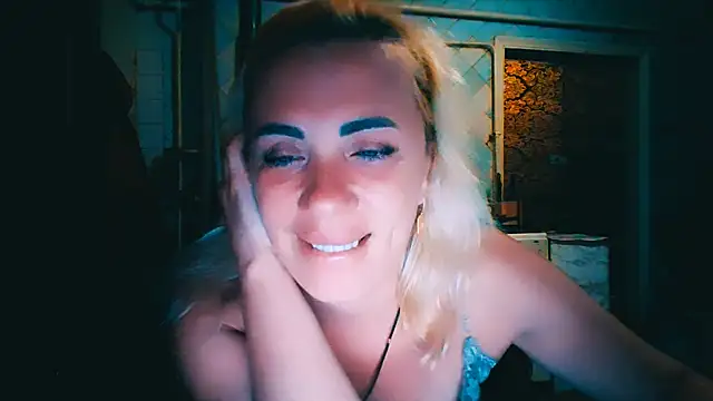 Snapshot of EmmaCat_ chatting on 06/13/26, 06:50 EmmaCat online show from 06/13/26, 06:50