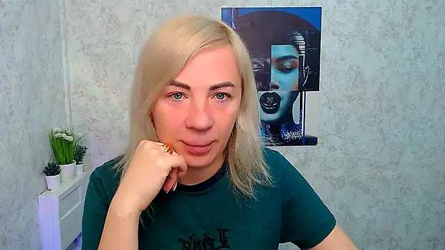 EmmaCat  online show from 11/14/25, 05:22