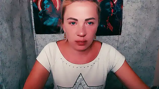 Snapshot of EmmaCat_ chatting on 06/25/26, 04:21 EmmaCat online show from 06/25/26, 04:21