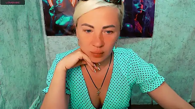 Snapshot of EmmaCat_ chatting on 06/21/26, 03:56 EmmaCat online show from 06/21/26, 03:56