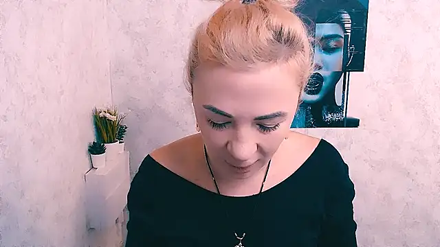 EmmaCat  online show from 12/04/25, 06:56