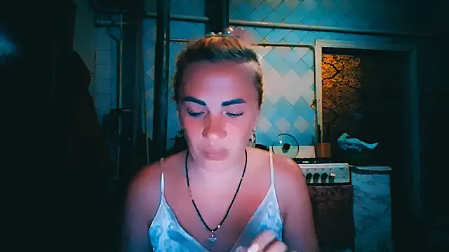 Snapshot of EmmaCat_ chatting on 06/17/26, 07:35 EmmaCat online show from 06/17/26, 07:35