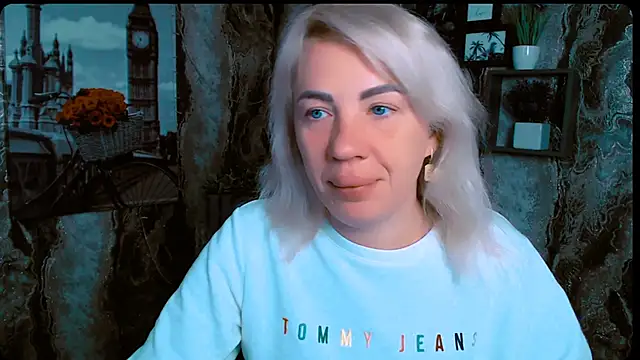 EmmaCat  online show from 10/02/25, 05:00