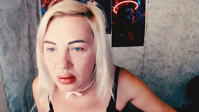 EmmaCat  online show from 10/29/25, 05:50