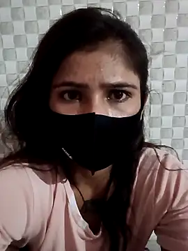 Snapshot of Arti_ chatting on 10/01/25, 04:00 Arti online show from 10/01/25, 04:00
