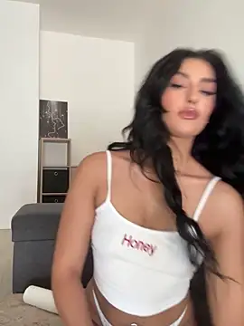 Mia spicyy online show from 06/18/26, 08:35