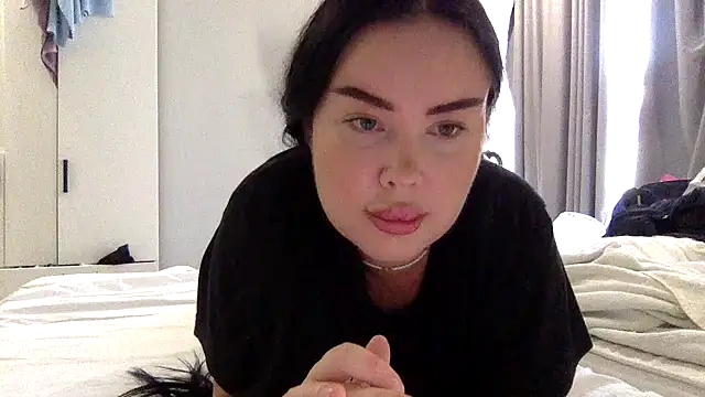 Snapshot of Eveliith chatting on 10/08/25, 12:07 Eveliith online show from 10/08/25, 12:07