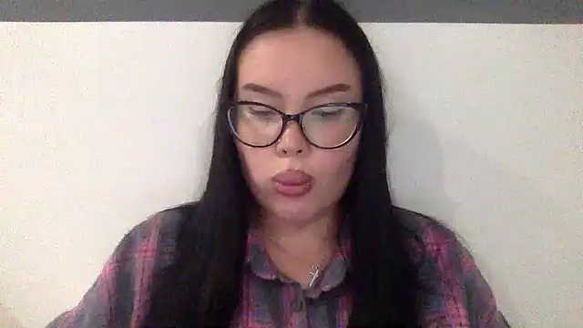 Snapshot of Eveliith chatting on 10/27/25, 01:45 Eveliith online show from 10/27/25, 01:45