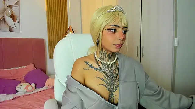 KoraRousee online show from 10/12/25, 03:46