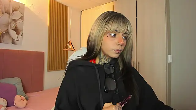 KoraRousee online show from 11/02/25, 01:27