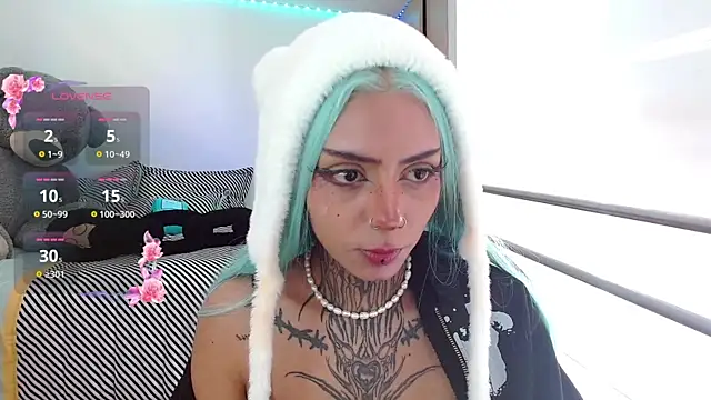 KoraRousee online show from 11/18/25, 02:53