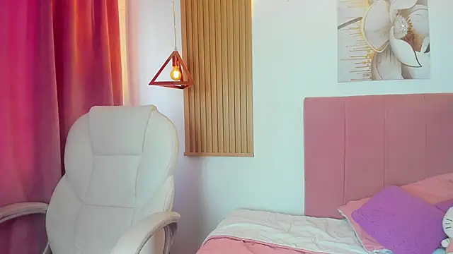 KoraRousee online show from 10/10/25, 01:01